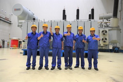 保变电气研发成功国内首台套潮流控制移相器工程主变压器
